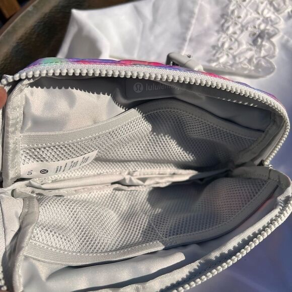 Lululemon Everywhere Belt Bag 1L Unisex Prism OS - Picture 5 of 8